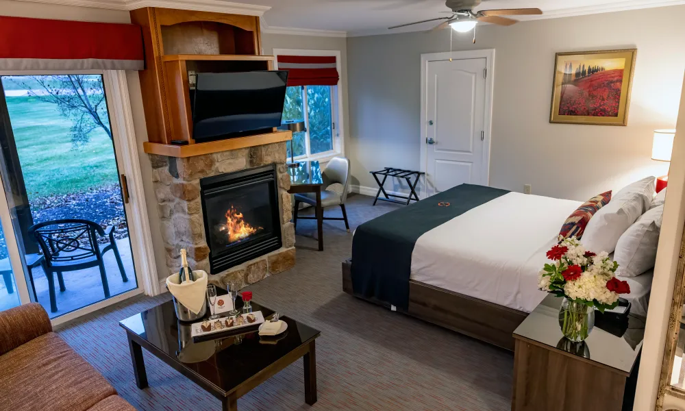 Junior Suite Guest Room with Patio at Minerals Hotel